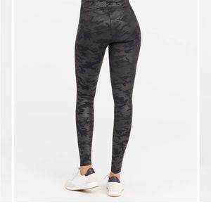 Spanx - Faux Leather Leggings Camo print